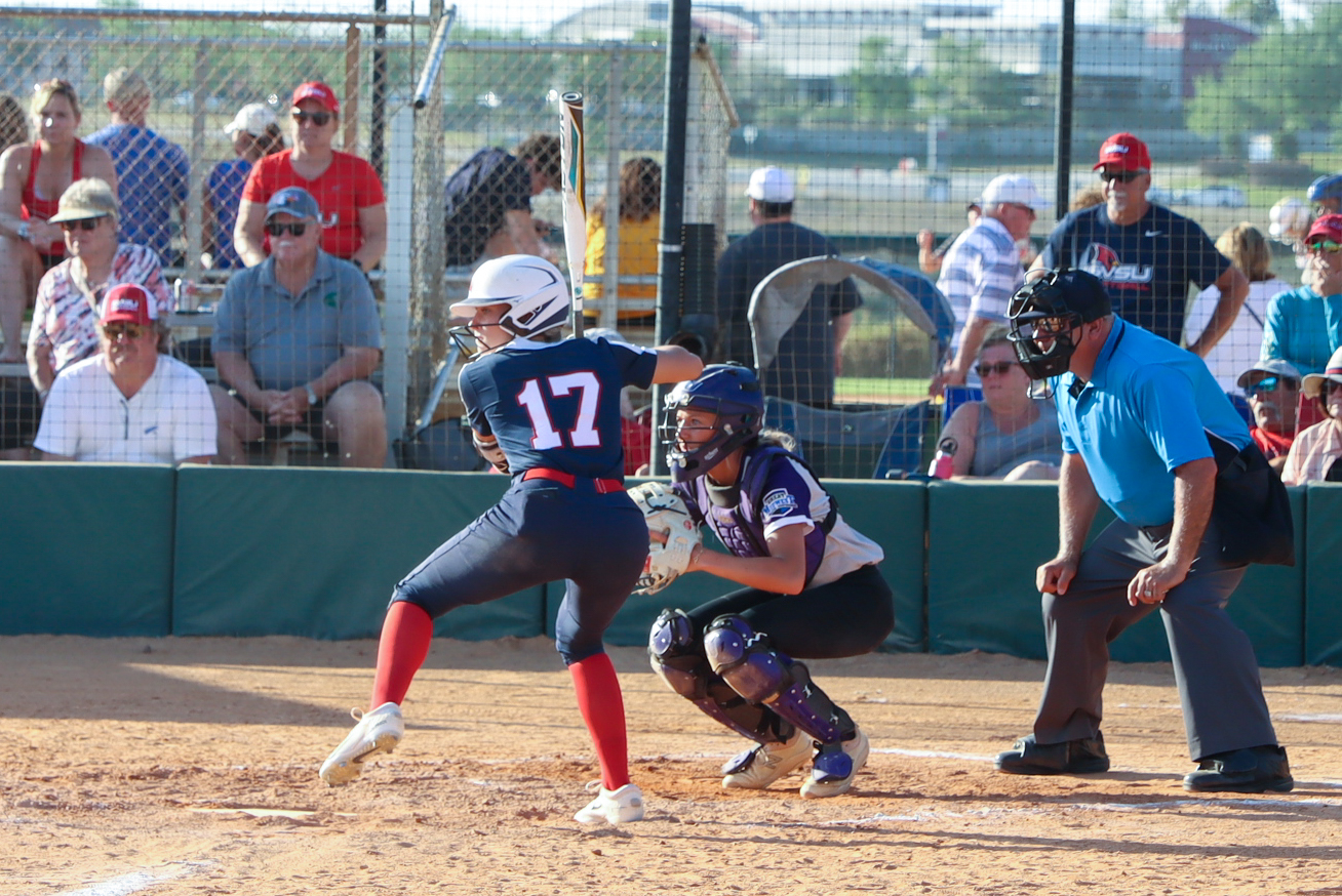 Softball Splits on First Day of Abe’s Invitational