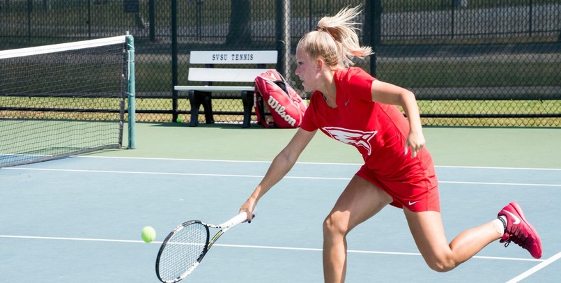 Tennis Moves to 3-1 After Victory at Michigan Tech