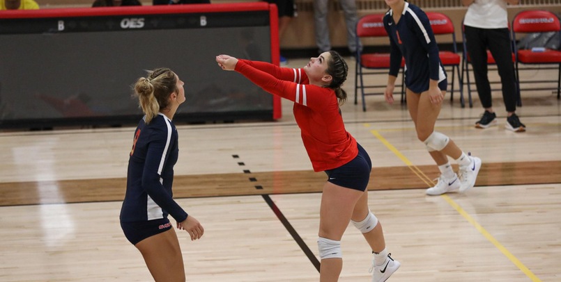 Cardinals fall to Lakers in 3 sets