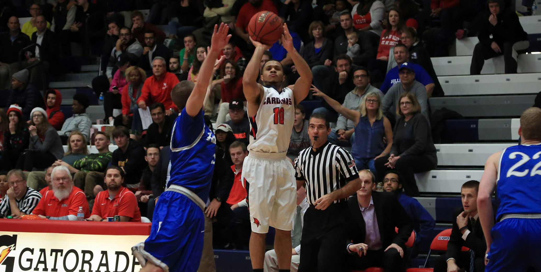 Cardinals Defeat Chargers 74-70 in GLIAC Opener