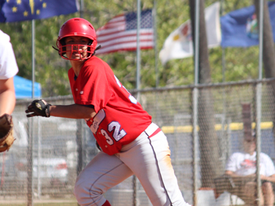Cardinals Sweep Hillsdale, 4-3 and 9-1