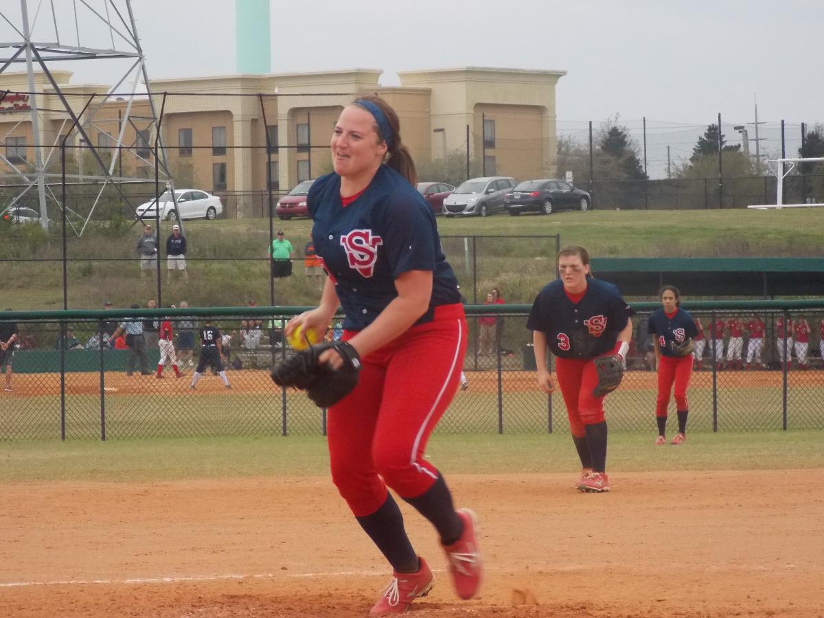 Softball Takes Down Notre Dame (Ohio) Before Falling To Rollins