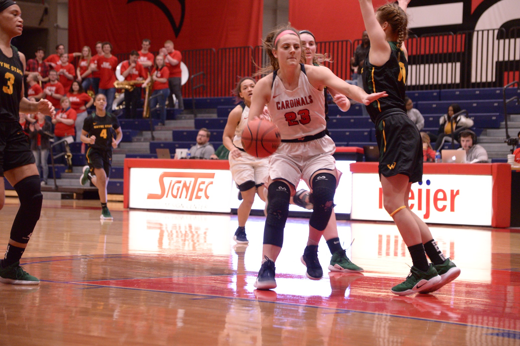 Women's Basketball strikes from deep in 69-64 victory over Wayne State