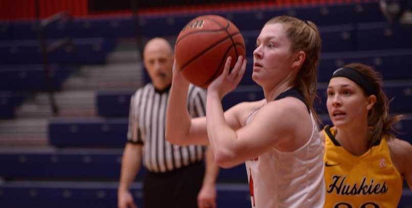Women's Basketball opens season with 53-50 regional victory at Hillsdale