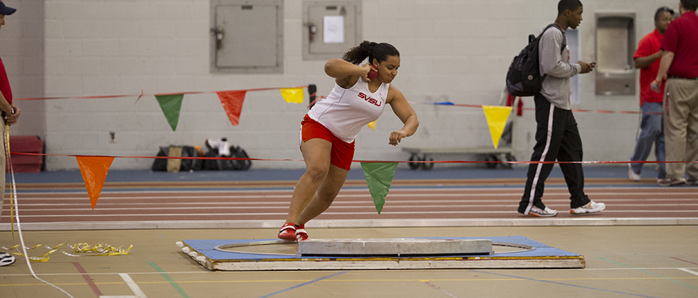 Women's Track Team Competes In Holiday Classic