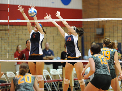 Volleyball Defeats Grand Valley State, 3-0