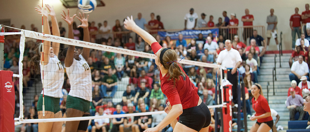 Volleyball Opens Homecoming Weekend With 3-0 Victory Over Panthers