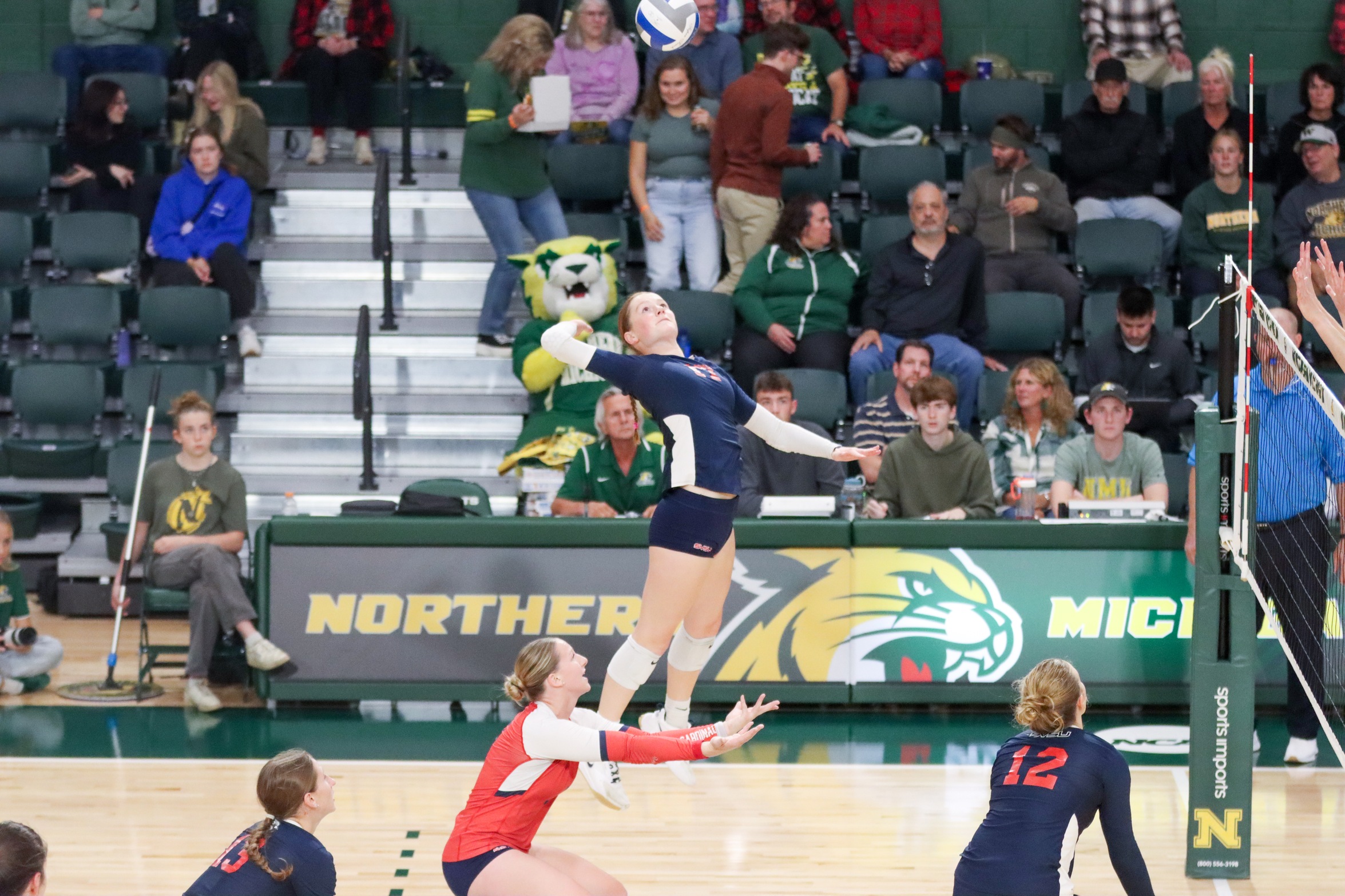 Volleyball Battles in Close Defeat Against Michigan Tech