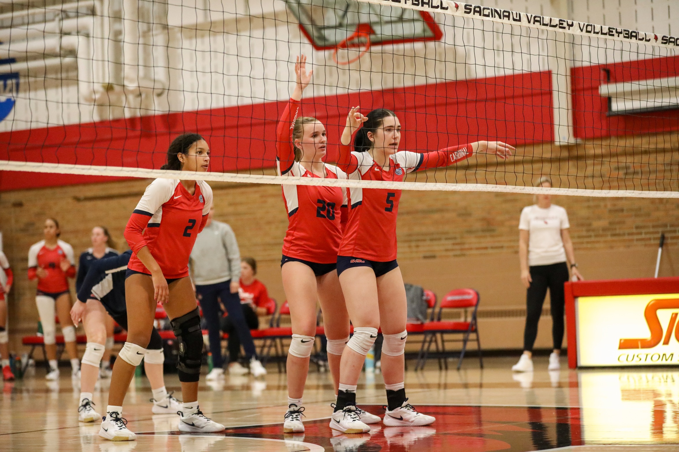 Cardinals Sink Lakers in Straight Sets