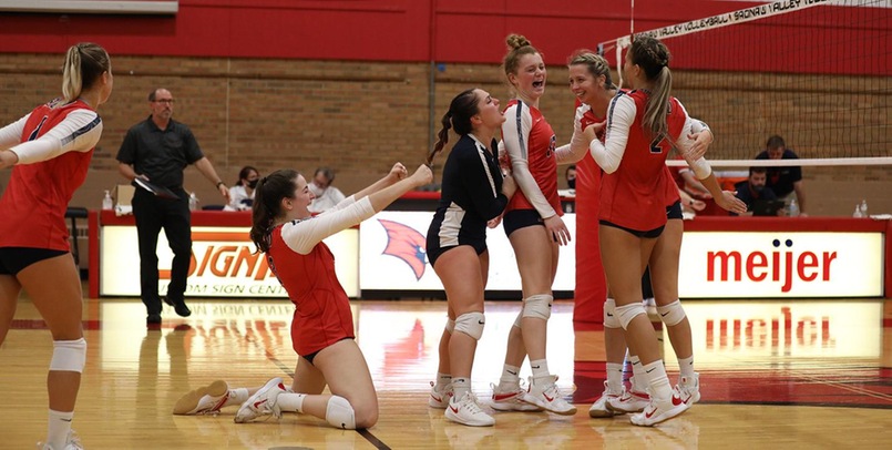 Cardinals with big GLIAC win over Lakers in four sets